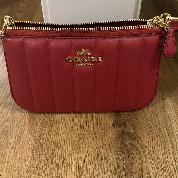 Red mini coach bag with gold hardware - Picture 1 of 3